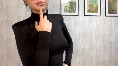 Mia online show from February 14, 8:05 am