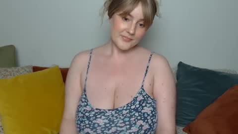 Snapshot of mathilde_solveig chatting on October 25, 4:47 pm mathilde_solveig online show from October 25, 4:47 pm