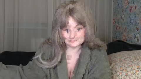 Snapshot of mathilde_solveig chatting on December 29, 4:08 pm mathilde_solveig online show from December 29, 4:08 pm