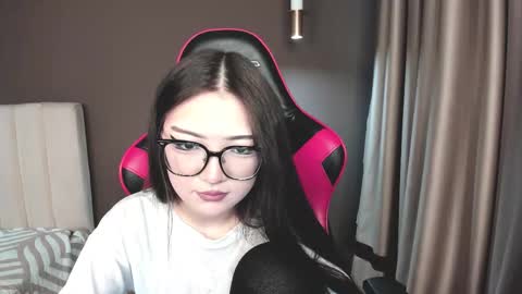 Erina online show from February 6, 7:01 am