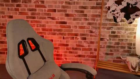 maybloom_ online show from February 18, 6:34 am