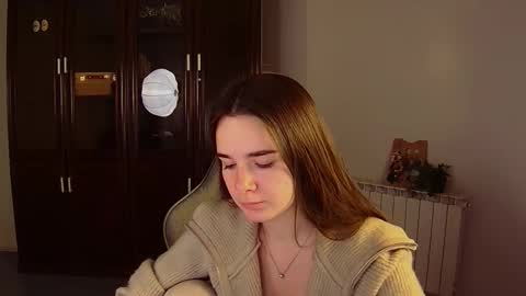 maybloom_ online show from October 31, 5:20 am