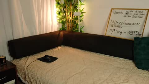 Anna       IG mbca anna  online show from January 11, 5:40 pm