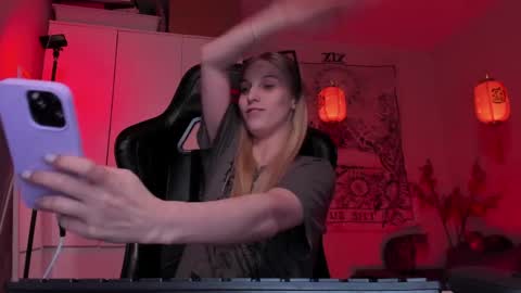 Anna online show from April 19, 9:17 pm