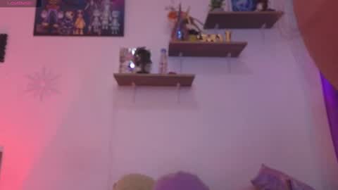                 Laura                 online show from October 5, 12:15 am