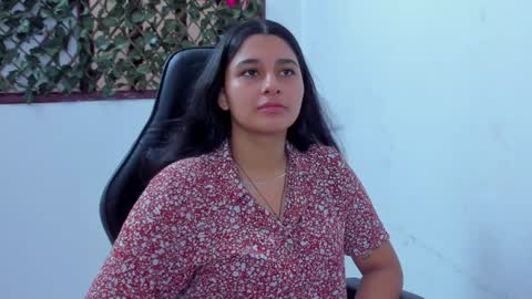 Snapshot of megan_whitte_01 chatting on December 8, 7:32 pm megan white 01  online show from December 8, 7:32 pm