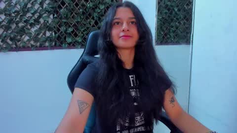 Snapshot of megan_whitte_01 chatting on March 3, 2:33 am megan white 01  online show from March 3, 2:33 am