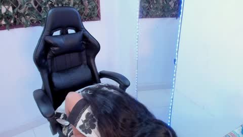 Snapshot of megan_whitte_01 chatting on January 21, 9:36 pm megan white 01  online show from January 21, 9:36 pm