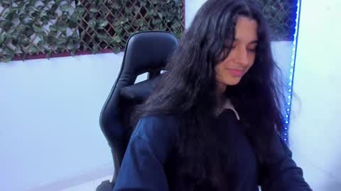 Snapshot of megan_whitte_01 chatting on February 17, 4:42 am megan white 01  online show from February 17, 4:42 am