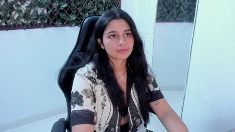 Snapshot of megan_whitte_01 chatting on January 22, 7:46 am megan white 01  online show from January 22, 7:46 am