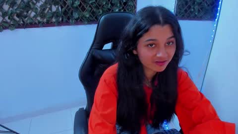 Snapshot of megan_whitte_01 chatting on March 4, 5:00 am megan white 01  online show from March 4, 5:00 am