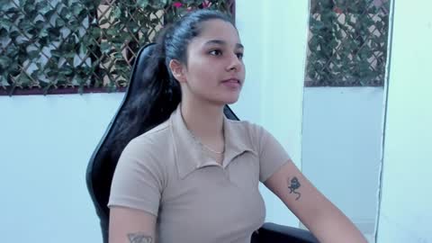 Snapshot of megan_whitte_01 chatting on January 19, 7:47 pm megan white 01  online show from January 19, 7:47 pm