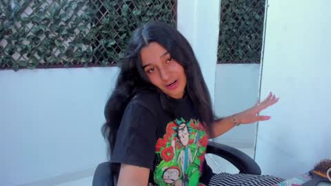 Snapshot of megan_whitte_01 chatting on January 27, 3:37 am megan white 01  online show from January 27, 3:37 am