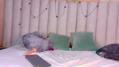 MEGAN online show from May 8, 3:32 am