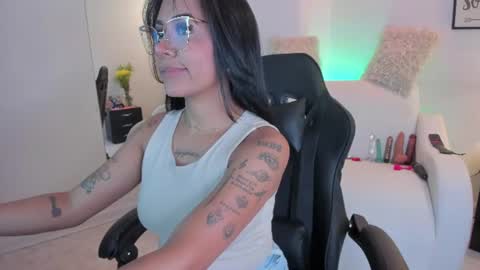 melan_owen online show from July 27, 6:38 pm