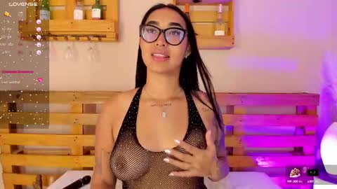 Snapshot of melanieecox chatting on February 9, 10:21 pm Melanie online show from February 9, 10:21 pm