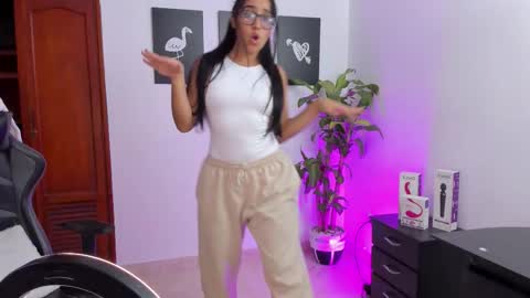 Mel  Independent model  online show from February 16, 2:33 am