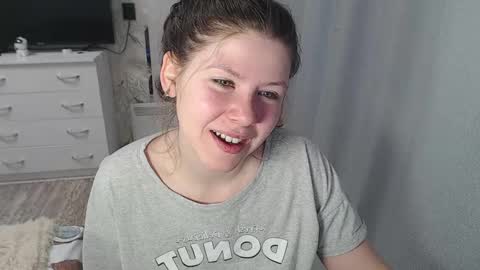 Snapshot of melissa__ray chatting on February 13, 3:39 am Melissa  Ray online show from February 13, 3:39 am