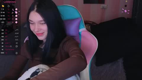 Snapshot of mella_freya chatting on January 2, 9:18 pm Freya IM NONUDE online show from January 2, 9:18 pm