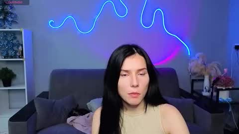 mellhyees online show from December 3, 6:21 pm