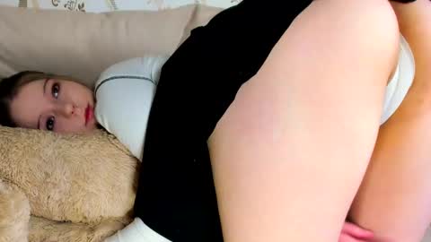 MelMooon online show from March 23, 10:27 pm