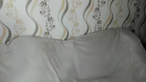 MelMooon online show from December 4, 12:02 am