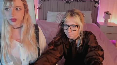 Mia online show from April 19, 4:18 pm