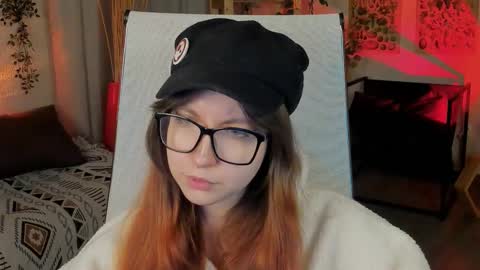 Mia online show from October 5, 4:23 pm