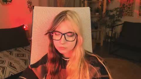 Mia online show from November 9, 3:41 pm