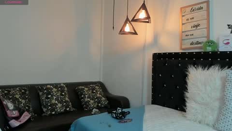 Snapshot of meow_mota chatting on December 20, 8:34 pm Valentina online show from December 20, 8:34 pm