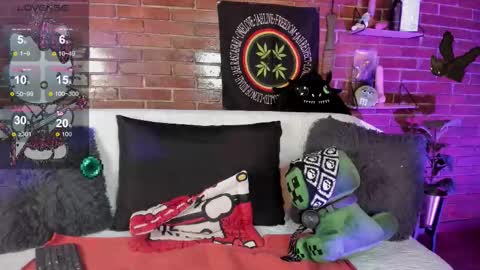 Snapshot of meow_mota chatting on September 10, 11:27 pm Valentina online show from September 10, 11:27 pm