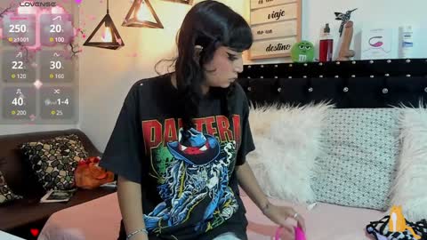Snapshot of meow_mota chatting on December 17, 1:05 pm Valentina online show from December 17, 1:05 pm