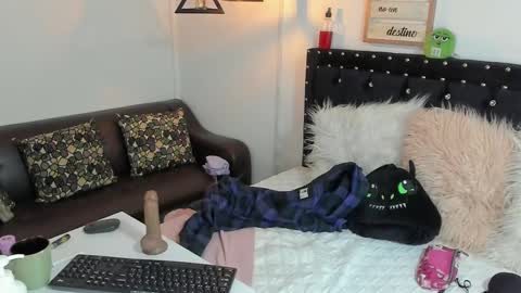 Snapshot of meow_mota chatting on March 11, 8:20 pm Valentina online show from March 11, 8:20 pm