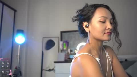 Snapshot of mercedesss_8 chatting on October 23, 10:43 am Next show on 03 Dec online show from October 23, 10:43 am