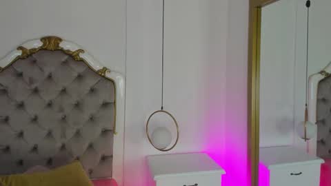   online show from November 19, 7:03 pm