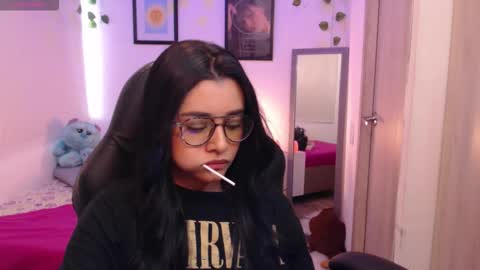 Snapshot of merilynwhithe_ chatting on October 7, 7:07 pm Merilyn online show from October 7, 7:07 pm