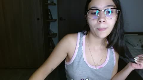 Mia online show from April 3, 4:21 am