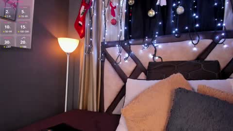 Mia Baker  online show from December 18, 10:13 pm