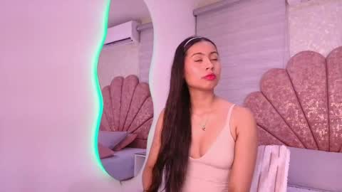 Mia  online show from April 18, 3:09 am