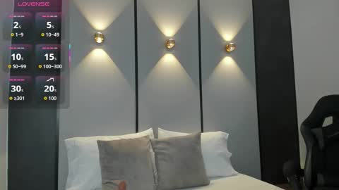 M I A  online show from March 4, 2:29 am