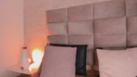 Mia crawford online show from April 12, 1:03 pm