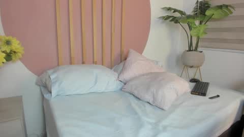 Snapshot of mia_curry chatting on October 7, 7:29 pm M I A online show from October 7, 7:29 pm