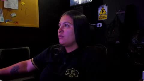 Snapshot of mia_daniela_ chatting on September 24, 2:43 am Mia daniela online show from September 24, 2:43 am