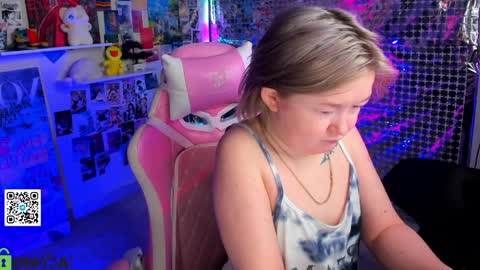 Mia online show from April 6, 4:57 am