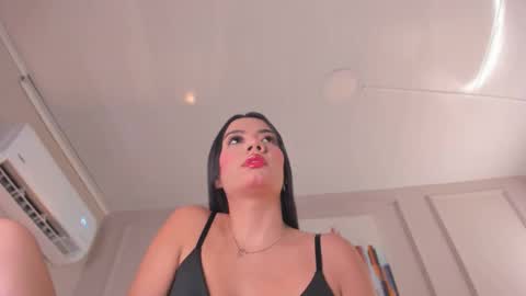 Mia online show from March 1, 3:50 am