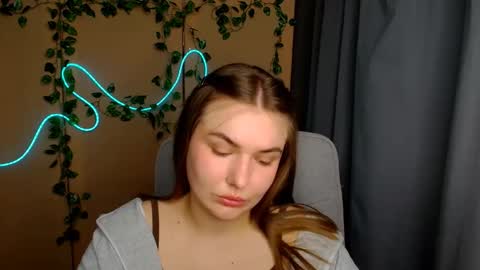 mia_lemm online show from April 10, 7:14 am