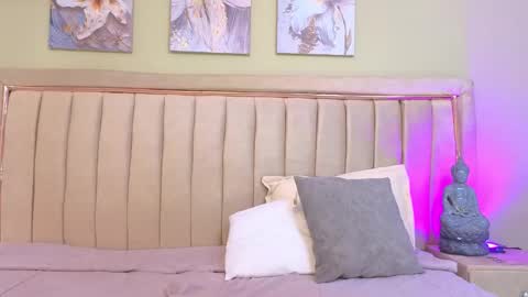 Mia online show from March 17, 12:09 pm