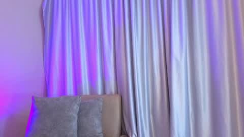 Mia online show from March 24, 12:43 pm