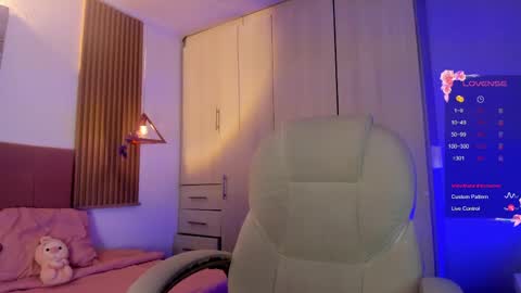 Mia Nevaeh - follow me online show from April 11, 8:12 pm