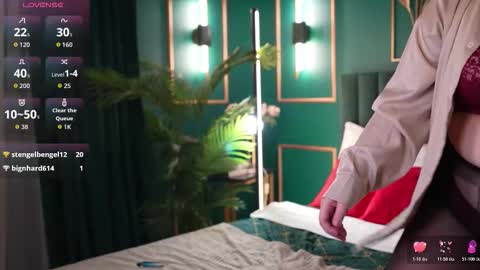 Sweet Mia online show from February 18, 6:07 pm